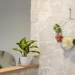Bee-happy Downtown Apartment