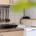 Bee-happy Downtown Apartment