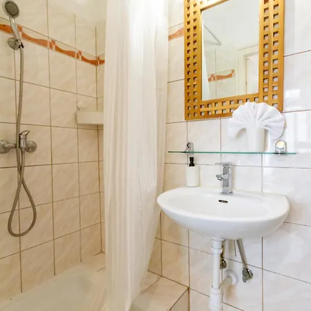 Bee-happy Downtown * Budapest